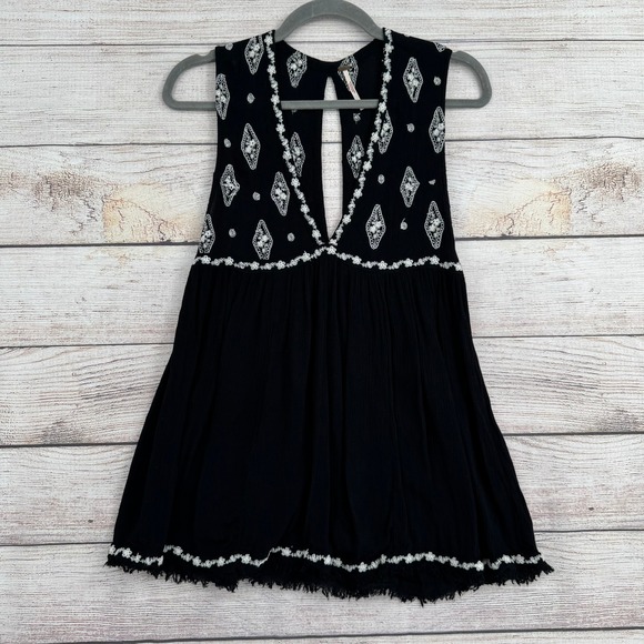 Free People Tops - Free People Babydoll Top Womens XS Black White Embroidered Deep V-Neck OB815447